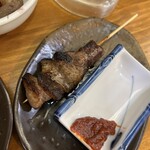 大衆酒場 目白かつりき - カシラ塩　コチュジャンが別添えって素敵よねー。そもそもこの価格帯だと別料金の店もありますよ