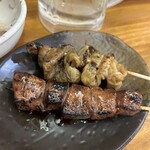 大衆酒場 目白かつりき - レバー、シロタレ　各140円