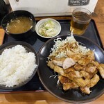 盛かつ - 680円の量じゃない