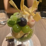 パティスリー&カフェ デリーモ 東京ミッドタウン日比谷店 - マスカットのパフェ