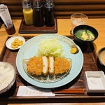 黄金色の豚 福岡空港店 - 