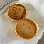 高橋まんじゅう屋 - 大判焼き あん160円とチーズ160円