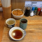 やき鳥 宮川 - スタート時のセッティング　すでにスープも置いてある