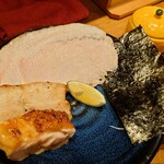 ジャパニーズ ラーメン 五感 - 別皿トッピング。