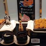 スカイグリルブッフェ武藏 -  黒毛和牛メンチカツ、蟹クリームコロッケ