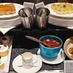 スカイグリルブッフェ武藏 - キャラメルムース、洋ナシとぶどうのケーキ、わらび餅、