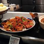 スカイグリルブッフェ武藏 - 鶏肉の唐辛子炒め、ゴマ団子、麻婆豆腐