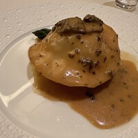 ラ・ベカス - ジャガイモのラビオリ　もりーゆ茸　ヒラスズキ