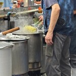 ONOMICHI - 平ざるで麺上げ