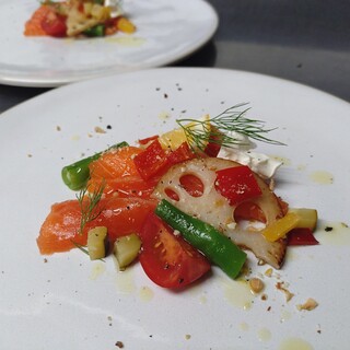 "Seasonal Domestic Ingredients Carefully Selected by the Owner Chef"