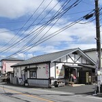 華のれん - 県道６２号線沿いにあります