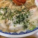 龍上海 - 『赤湯からみそラーメン』のチャーシュー＆青のり