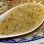 龍上海 - 『赤湯からみそラーメン』のスープ