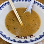 龍上海 - 『赤湯からみそラーメン』のスープ×からみそ