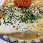 龍上海 - 『赤湯からみそラーメン』のチャーシュー＆青のり