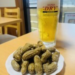 Ryu En - 地元産茹で落花生と生ビール相性が抜群です