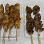 美唄焼鳥・惣菜 炎 - 鶏レバー串 160円　もも葱串 170円　ひな皮 160円