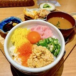 からあげ食堂 房総家 - モバイルオーダー限定の
ばくだん丼・唐揚げ付き定食