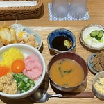 からあげ食堂 房総家 - モバイルオーダー限定の
ばくだん丼・唐揚げ付き定食