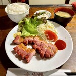 グリンデル - ベーコンステーキ定食　味噌汁 漬物付き