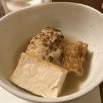 此の味 - お通し→チクワ、肉団子、厚揚げ