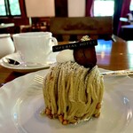 グリンデルワルト - ケーキセット 
モンブランと紅茶（ホテルブレンド）