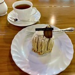 グリンデルワルト - ケーキセット 
モンブランと紅茶（ホテルブレンド）