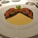 ラ・トルテュ - 鮭の臓物パイ（腹ワタ・ド・サーモン・トルテュ風）