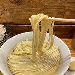 麺屋鈴春 - 喉越し抜群の麺