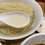 麺屋鈴春 - このままでも十分美味しい濃厚な昆布水