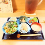 季節料理 山田屋 - ■ 焼きふぐ丼 定食、1,100円
                                ■ ふぐ から揚げ (小)、300円