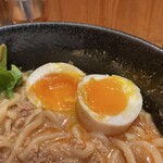 担々麺 胡麻 - ぷりぷり半熟卵。