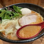 担々麺 胡麻 - 濃厚スープ。