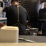 K'ingsman - ハンバーガーができる過程をカウンター越しで