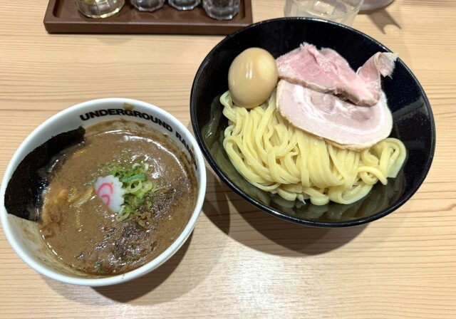 『駅のホームにあるつけ麺や【頑者UGR】』by やまもんG : 頑者 アンダーグラウンドラーメン 川越駅店 （頑者 UNDERGROUND