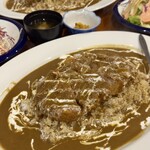 とんきち - ジャンボカツカレー    ロースﾁｮｲｽ   ご飯は約2合、カツは分厚くて柔らかで脂の重たさなし!!