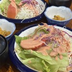 とんきち - サラダもしっかり１人前付いてくるよ