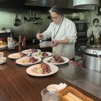 キャトルラパン - 店主さんはちょっと個性的な感じだが、独特のトークで場は和む