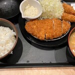 松のや 板宿店 - ロースカツと牡蠣フライ2個豚汁
