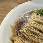 めん処 きよ洲 - 佐助豚の脂の層が輝いています。