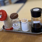 武蔵野うどん 五六 - 卓上調味料