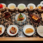 仁修樓 - .....二品目　錦綉十二景（１２種類の前菜）.....