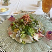 ペルゴーラ - 獲れたて鮮魚と湘南野菜のサラダ仕立て

