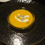 アキヒサ ハンダ - 真狩産栗南瓜のポタージュ