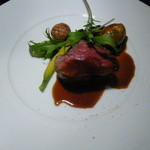 アキヒサ ハンダ - ふらの和牛イチボ肉のポワレ