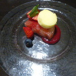 アキヒサ ハンダ - グレープフルーツのテリーヌとパイナップルのソルベ