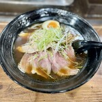 虎一番 - 親鳥の醤油ラーメン 1050円　※張り出し限定