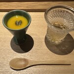 321604120 - 柚子入りの出汁
                        茶碗蒸しにかぼちゃのすりおろし乗せ