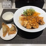 セアブラノ神 - 特製からあげカレーまぜそばの並