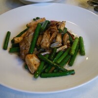 揚州名菜 秦淮春 - 鶏肉とニンニクの芽の豆苗炒め